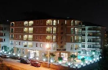 فندق Azalea Apart 2*