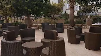 فندق Azalea Apart 2*